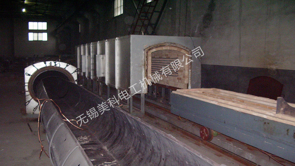 Vacuum annealing furnace